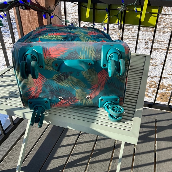 Lug - Tropical Ocean Lot - Picture 13 of 15